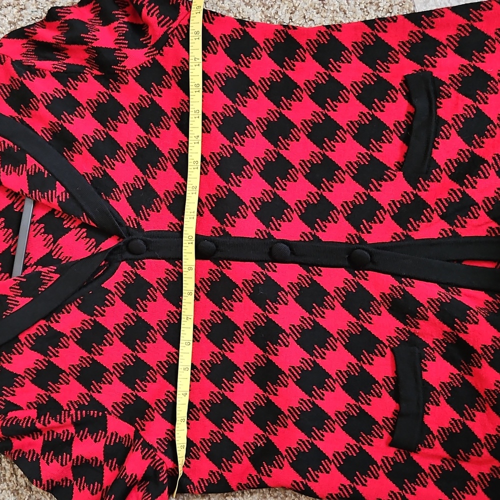 Pendleton Women's Red and Black Sweater - Picture 5 of 8